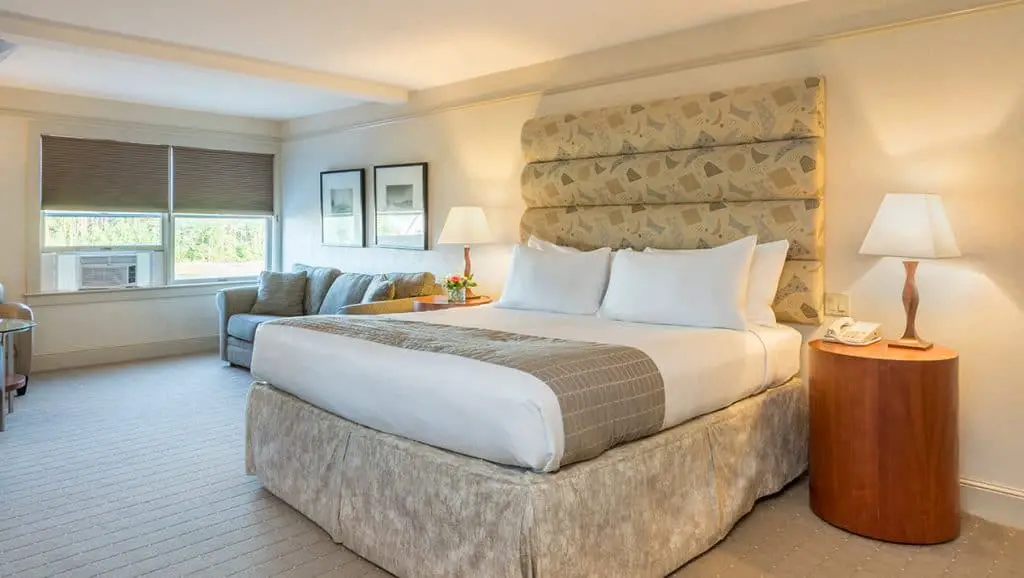Kingsize Bed at the Breakwater Inn & Spa- Kennebunkport Hotels