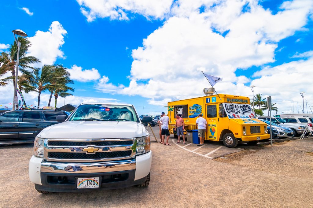 Gilligan's Beach Shack food truck in Waikiki, Hawaii - Backpacking Hawaii